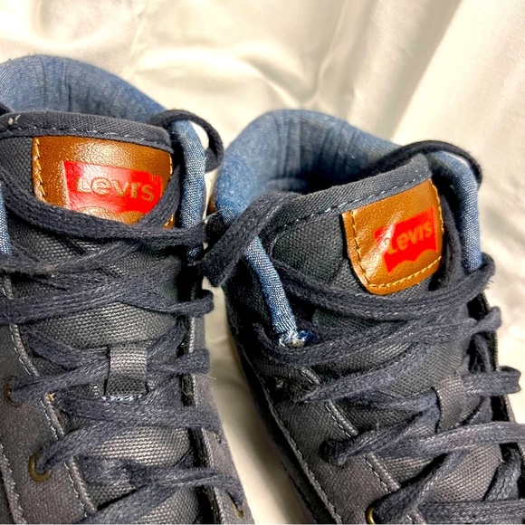 LEVI'S High Top Blue Denim Sneakers Men’s Size 6 Canvas & Tan Leather Levi LOGO - Picture 1 of 12